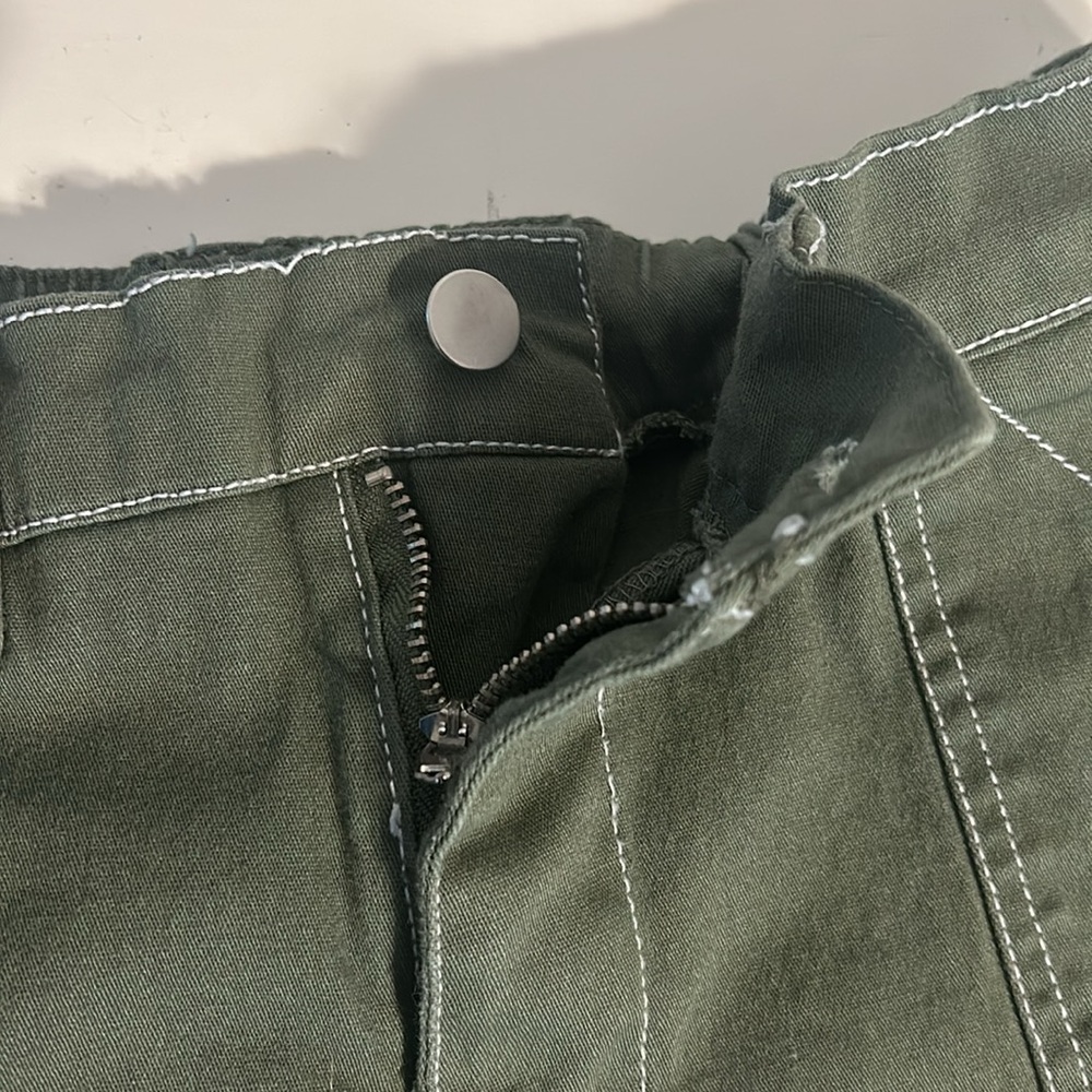 Adorable Hunter Green white trimmed shorts - Picture 6 of 6